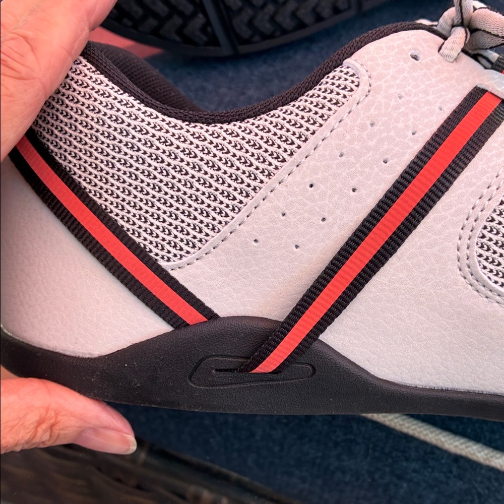 zero prio Stylish Sneakers with Blue and Red Accents in excellent condition - Picture 8 of 9